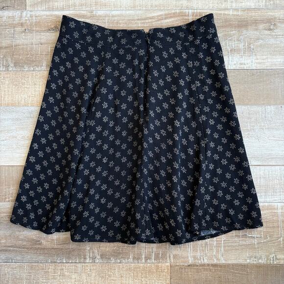 Reformation Flounce Skirt in Black Star Print Size 2 - Picture 3 of 4